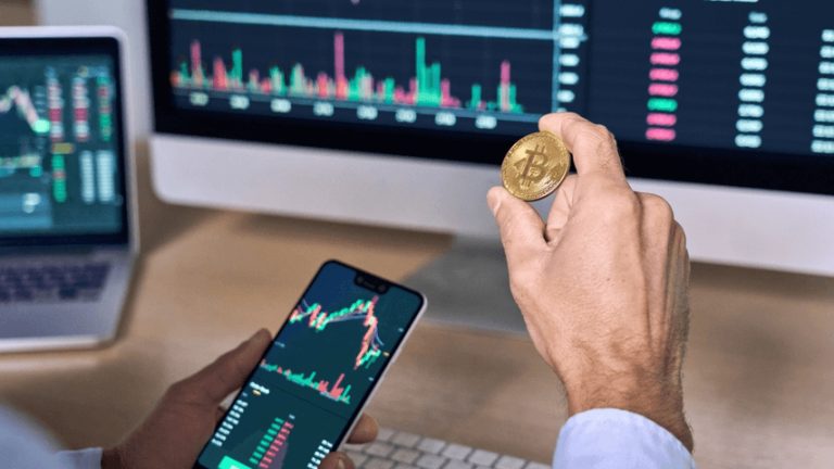 Managing Risks in Bitcoin and Altcoin Trading